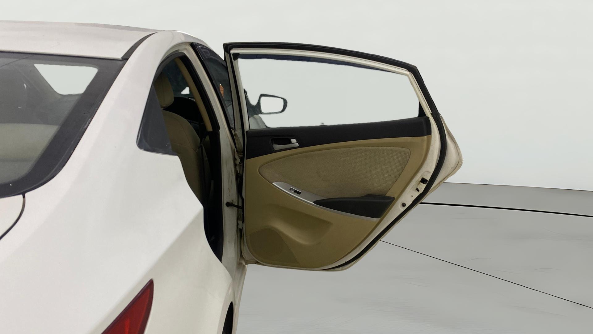 View 2014 Hyundai Fluidic Verna 1.4 VTVT CX Image 7 Used 2014 Hyundai Fluidic Verna 1.4 VTVT CX Image 7
