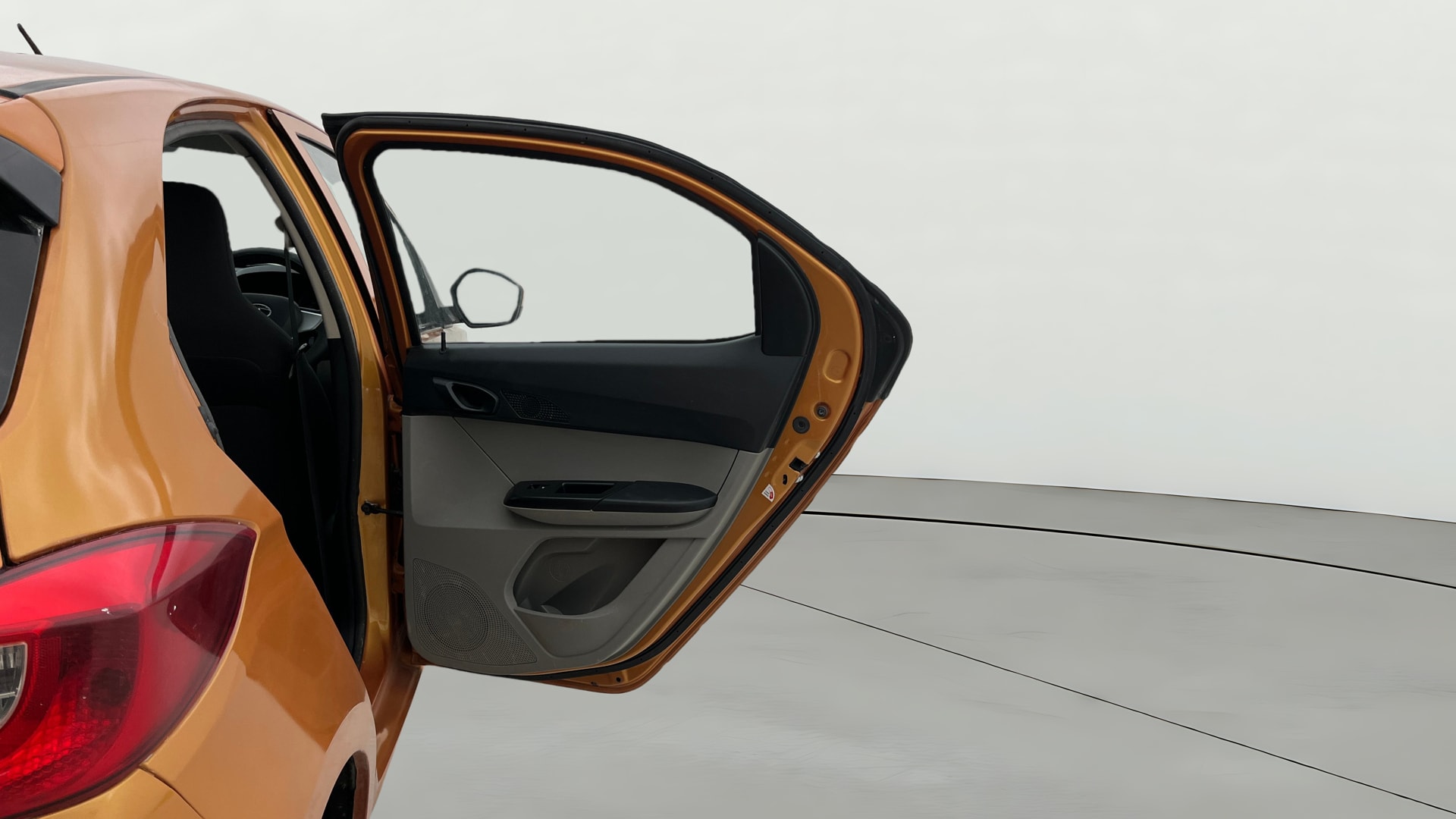 View 2017 Tata Tiago Revotorq XB Image 7 Used 2017 Tata Tiago Revotorq XB Image 7