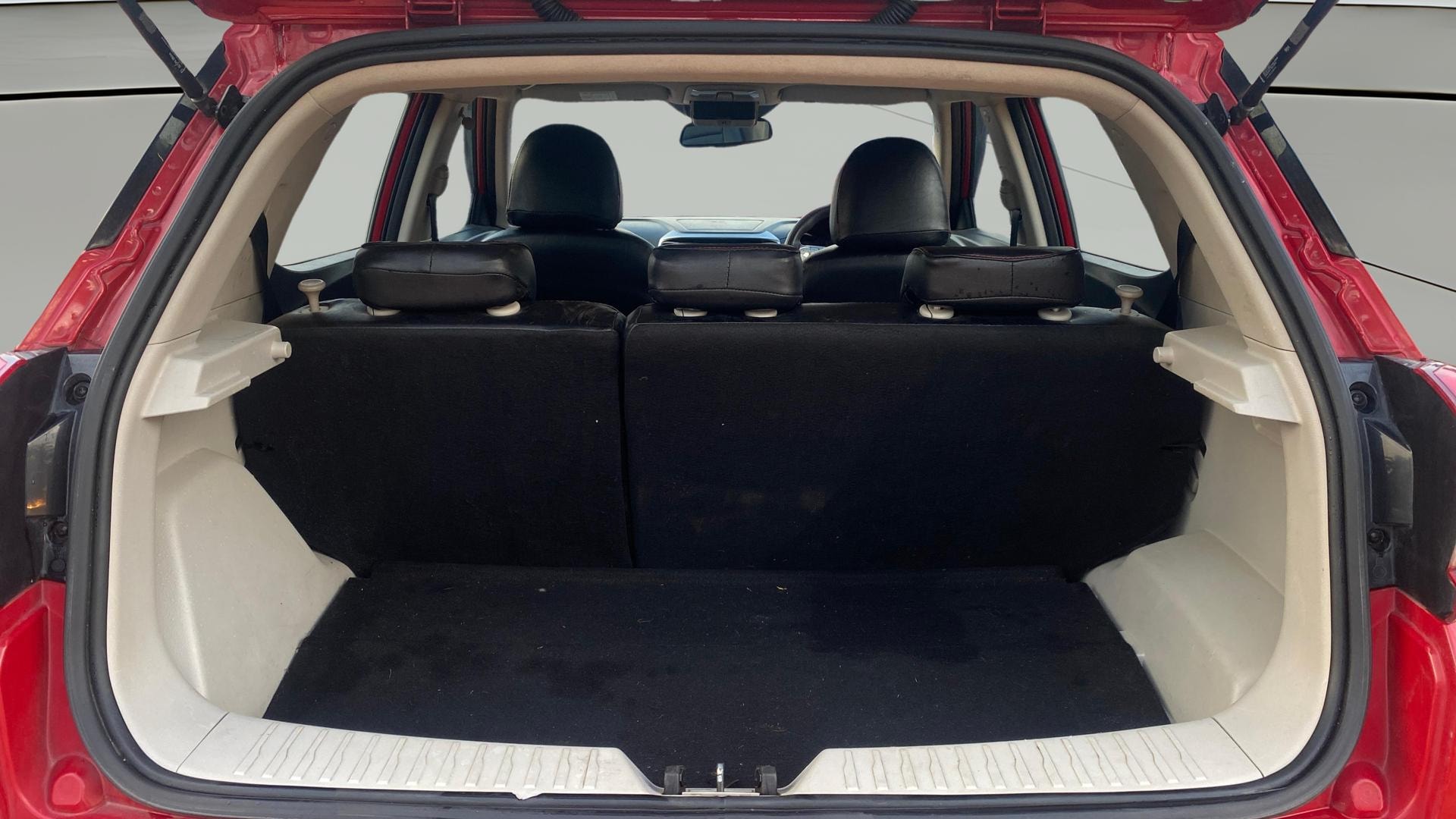 View 2025 Mahindra XUV300 W4 Petrol BS IV Image 42 Used 2025 Mahindra XUV300 W4 Petrol BS IV Image 42