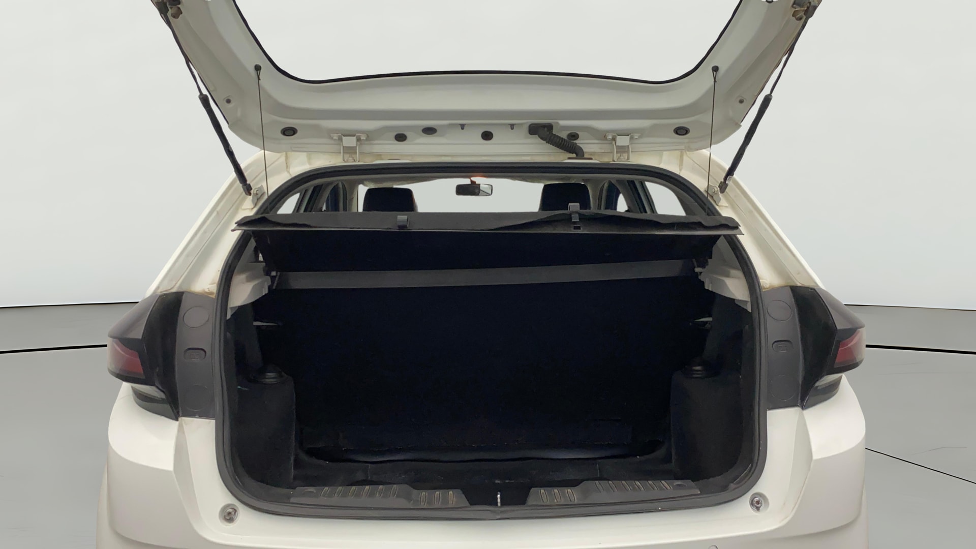 View 2020 Tata Altroz XE Petrol Image 37 Used 2020 Tata Altroz XE Petrol Image 37