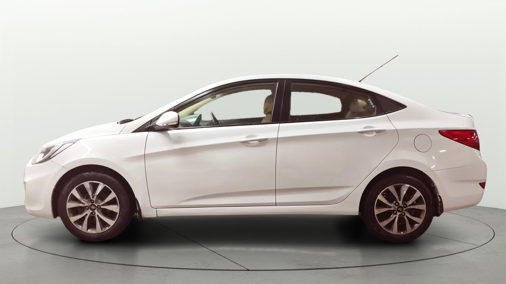 View 2014 Hyundai Fluidic Verna 1.6 CRDI SX Image 6 Used 2014 Hyundai Fluidic Verna 1.6 CRDI SX Image 6