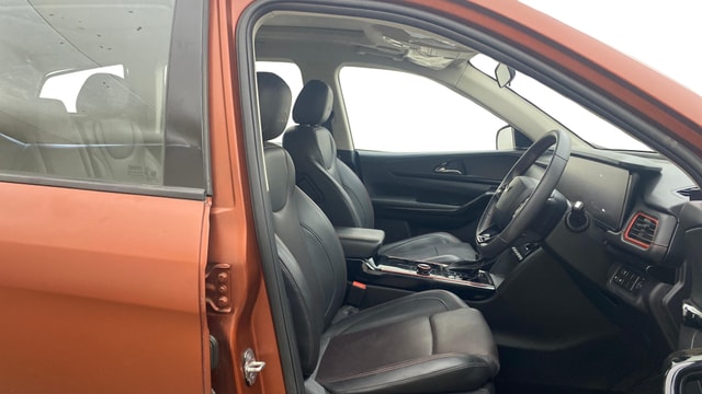 View Mahindra XUV700 Image 19 Used Mahindra XUV700 Image 19