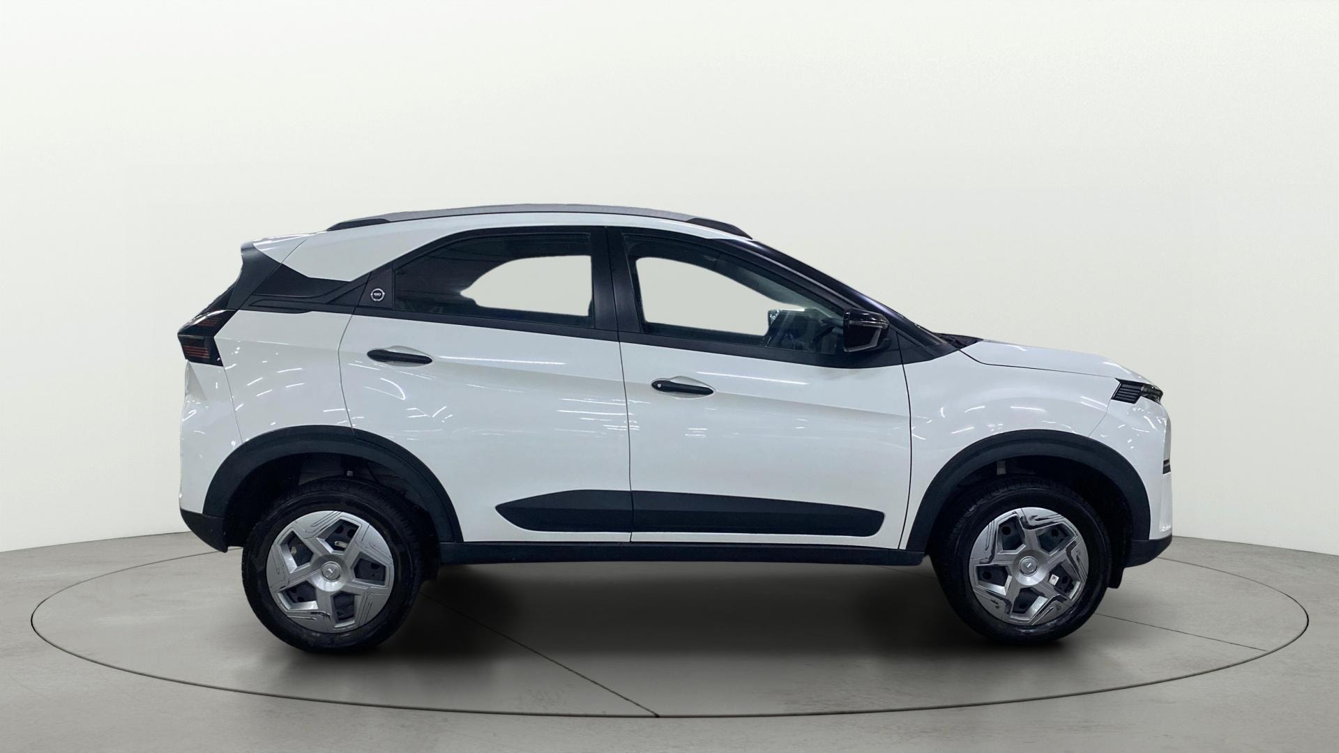 View 2023 Tata Nexon Revotron XE Image 8 Used 2023 Tata Nexon Revotron XE Image 8