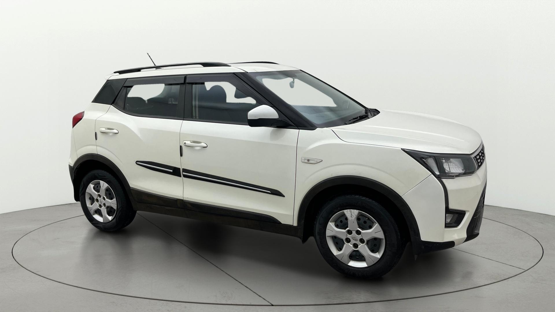 View 2019 Mahindra XUV300 W4 Petrol BS IV Image 36 Used 2019 Mahindra XUV300 W4 Petrol BS IV Image 36