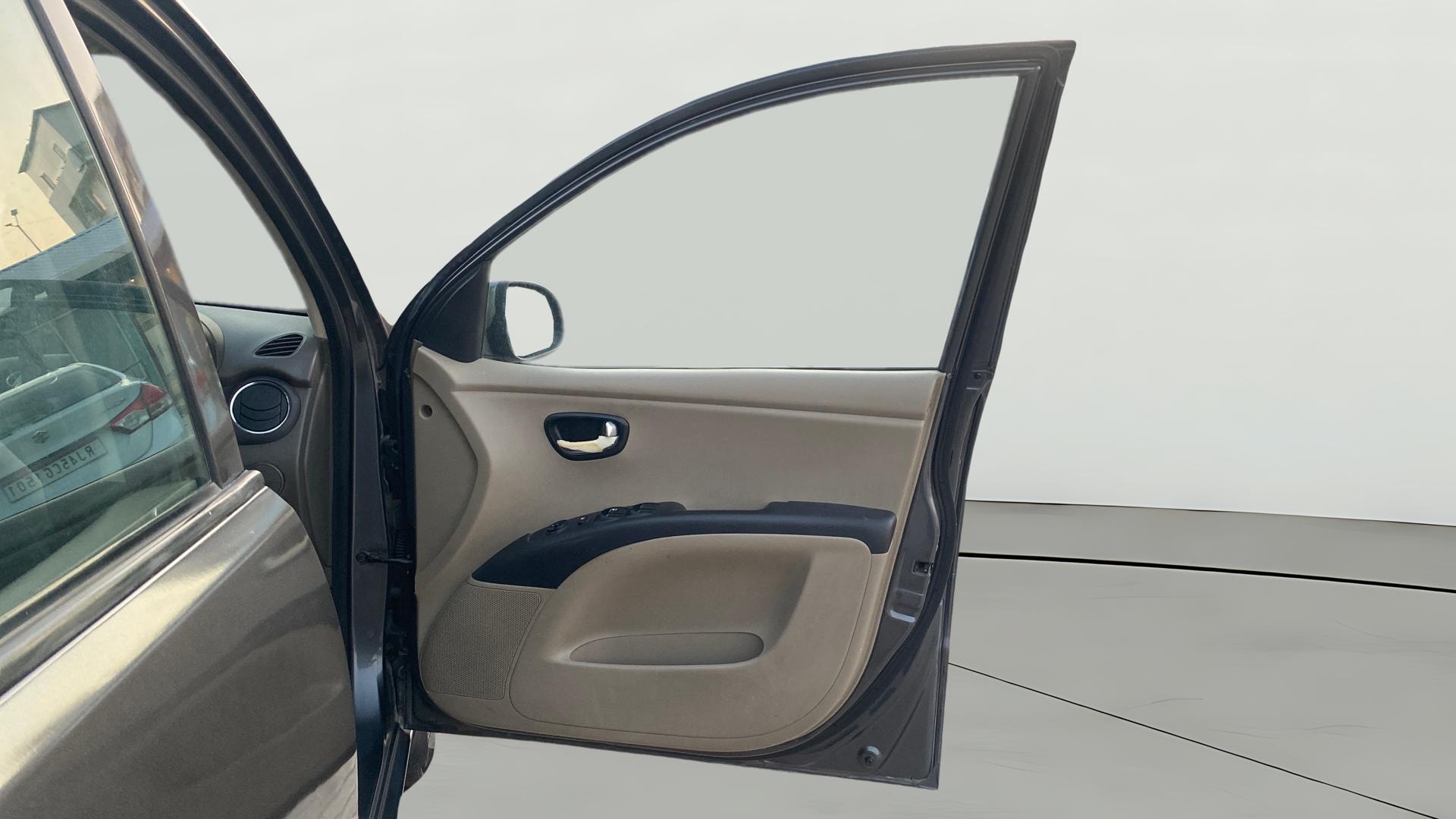 View 2013 Hyundai i10 1.2 Magna MT Image 43 Used 2013 Hyundai i10 1.2 Magna MT Image 43