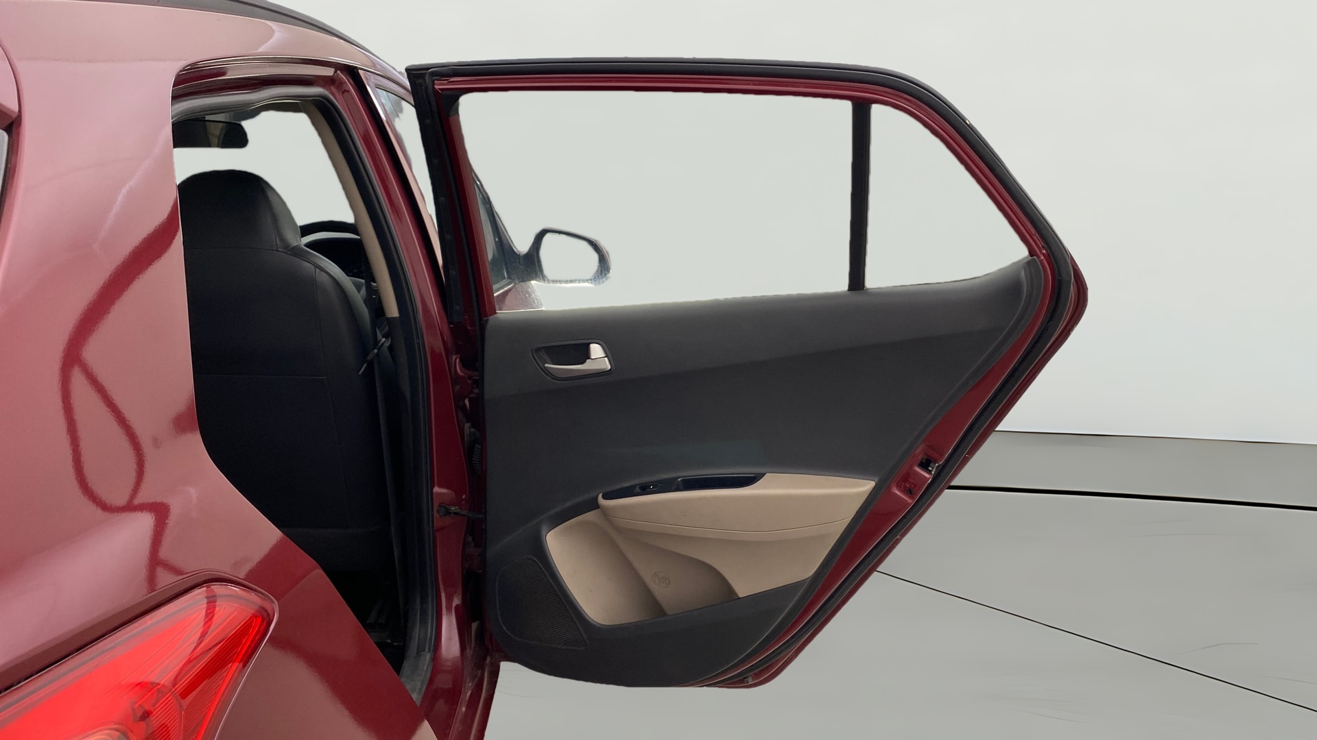View 2015 Hyundai Grand i10 Sportz 1.2 Kappa Image 7 Used 2015 Hyundai Grand i10 Sportz 1.2 Kappa Image 7