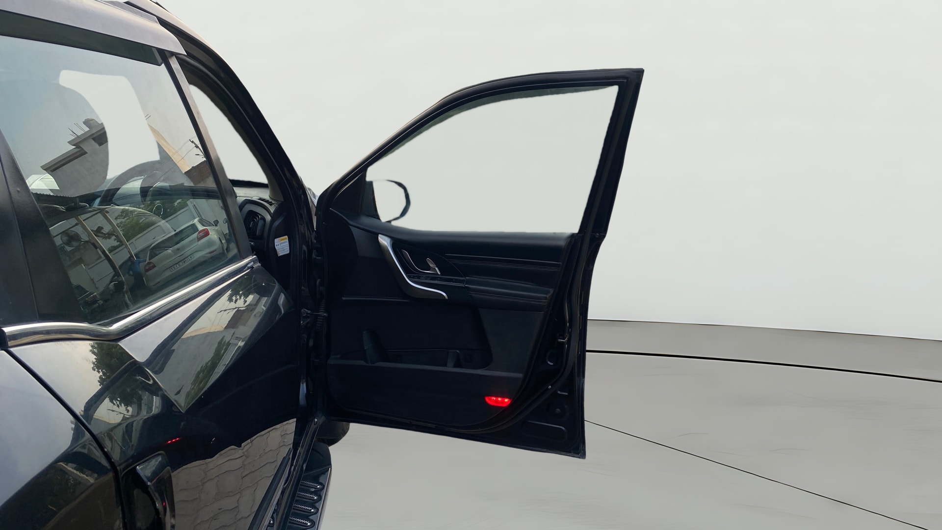View 2018 Mahindra XUV500 W11 AT Image 49 Used 2018 Mahindra XUV500 W11 AT Image 49