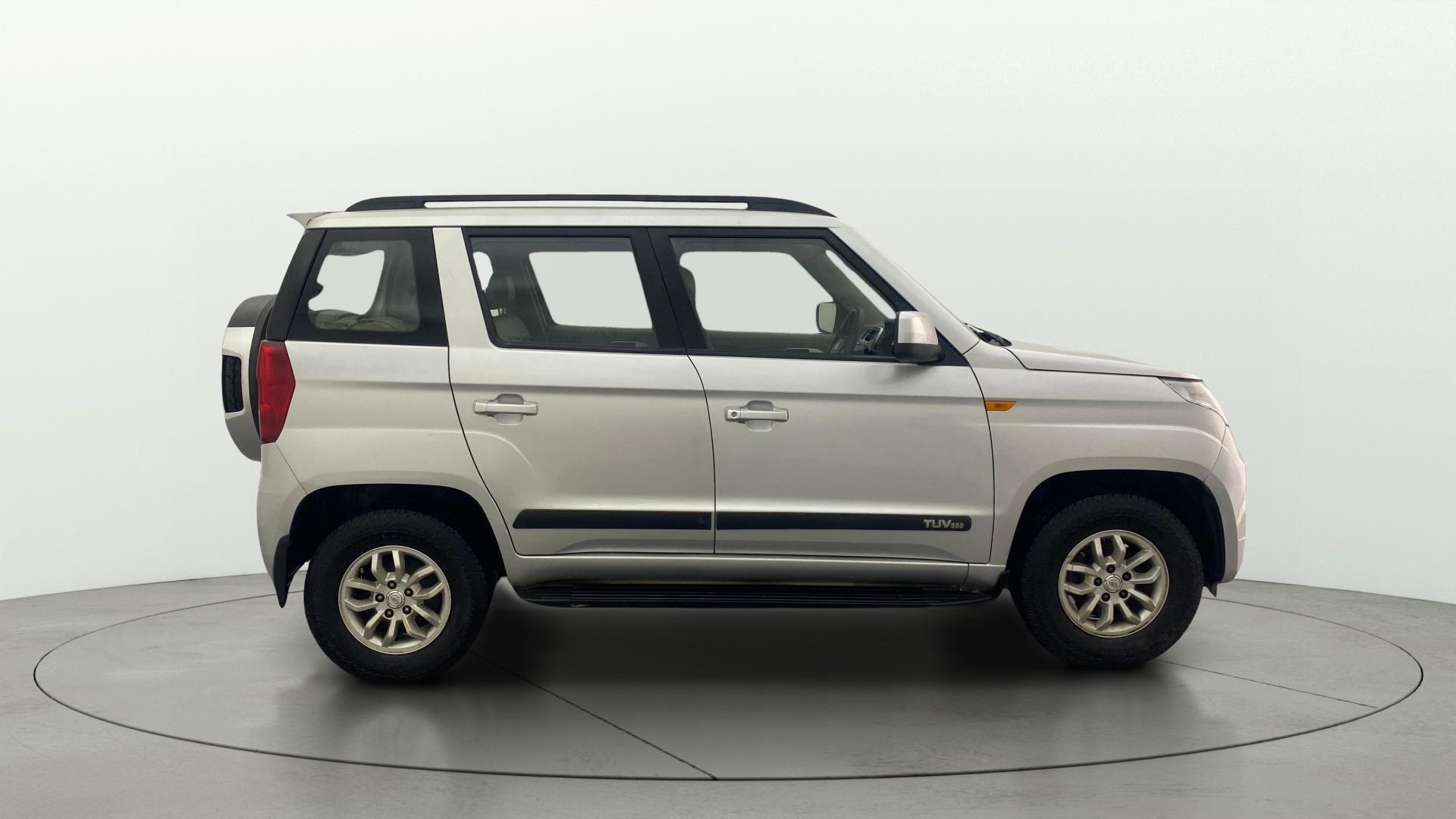 View 2017 Mahindra TUV300 T8 AMT Image 8 Used 2017 Mahindra TUV300 T8 AMT Image 8