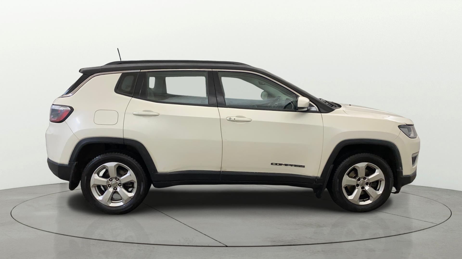 View 2017 Jeep Compass Limited 1.4 Multi AIR Petrol DDCT AT BS IV Image 28 Used 2017 Jeep Compass Limited 1.4 Multi AIR Petrol DDCT AT BS IV Image 28
