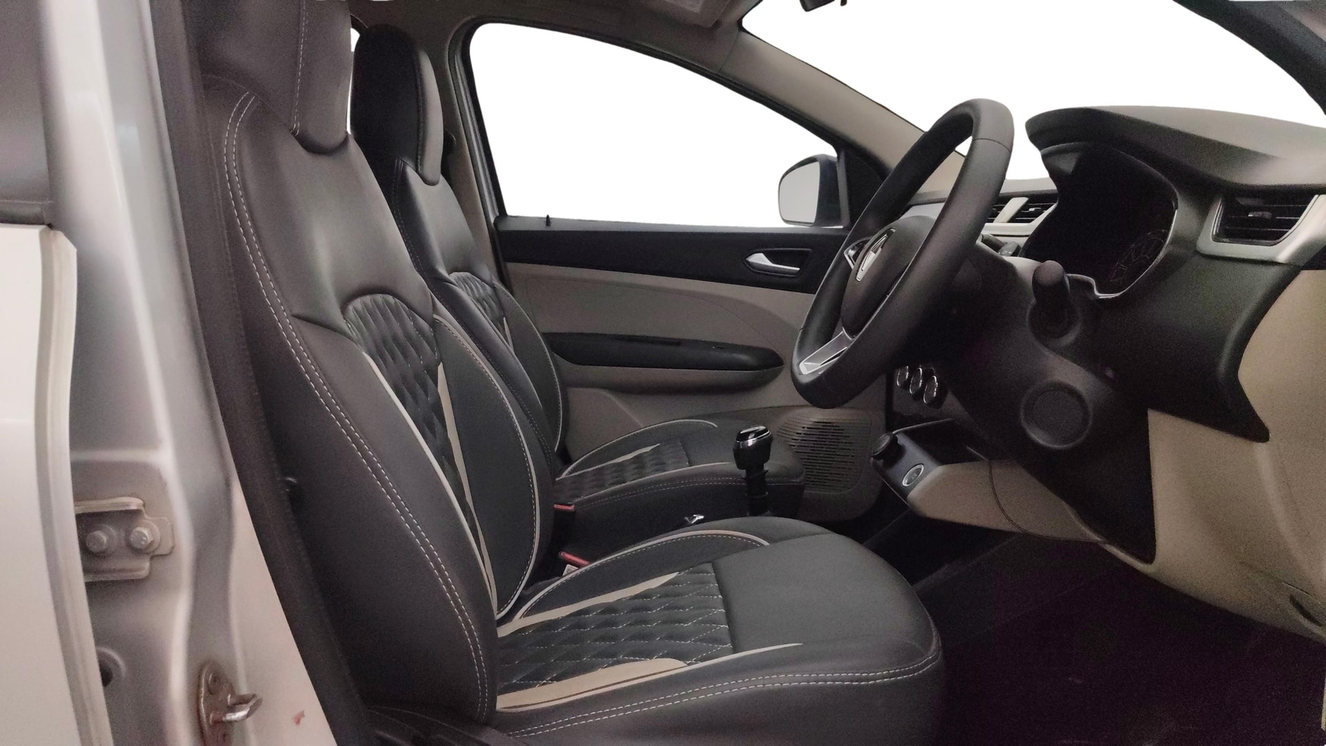 View 2022 Renault Triber RXZ Image 27 Used 2022 Renault Triber RXZ Image 27