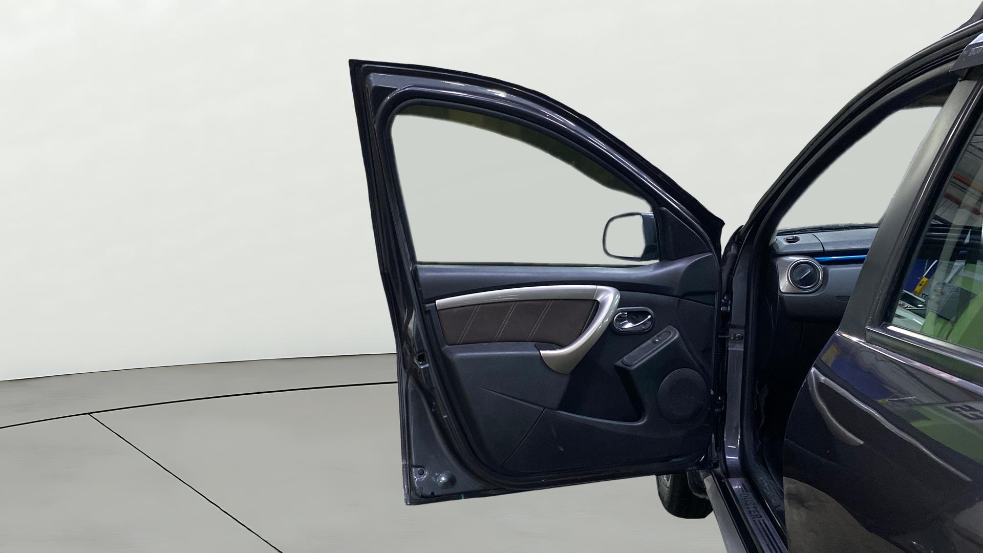 View 2021 Renault Duster 1.3L Turbo Petrol RXZ CVT Image 38 Used 2021 Renault Duster 1.3L Turbo Petrol RXZ CVT Image 38