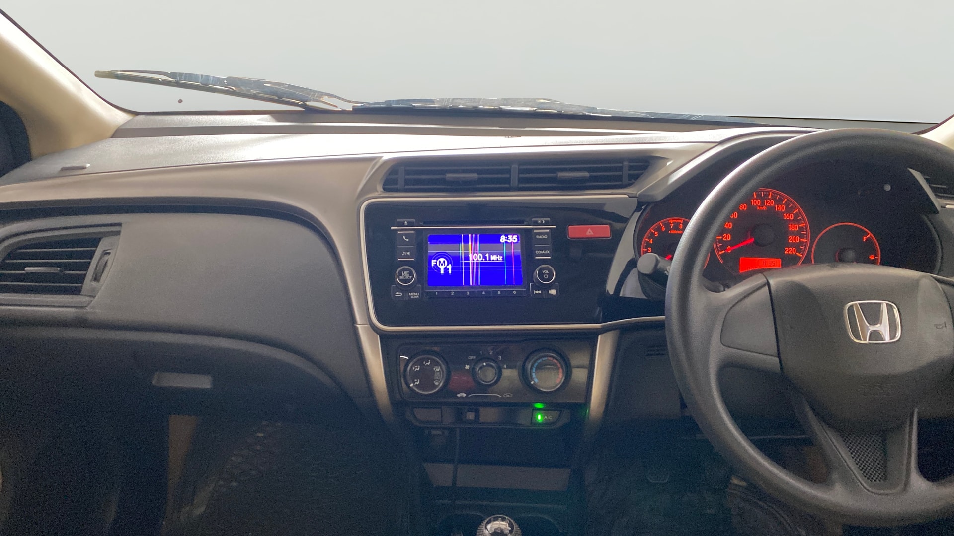 View 2015 Honda City ZX MT Diesel Anniversary Edition Image 17 Used 2015 Honda City ZX MT Diesel Anniversary Edition Image 17