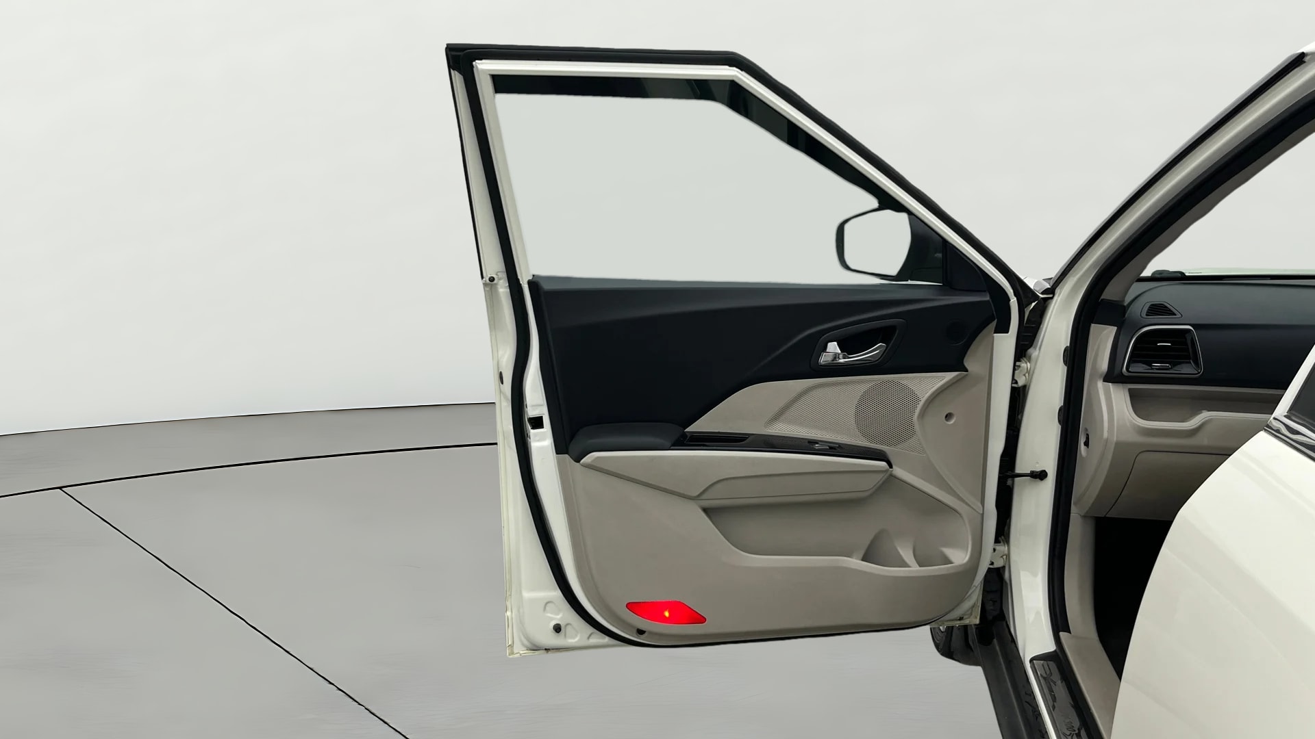 View 2020 Mahindra XUV300 W4 Petrol BS IV Image 38 Used 2020 Mahindra XUV300 W4 Petrol BS IV Image 38