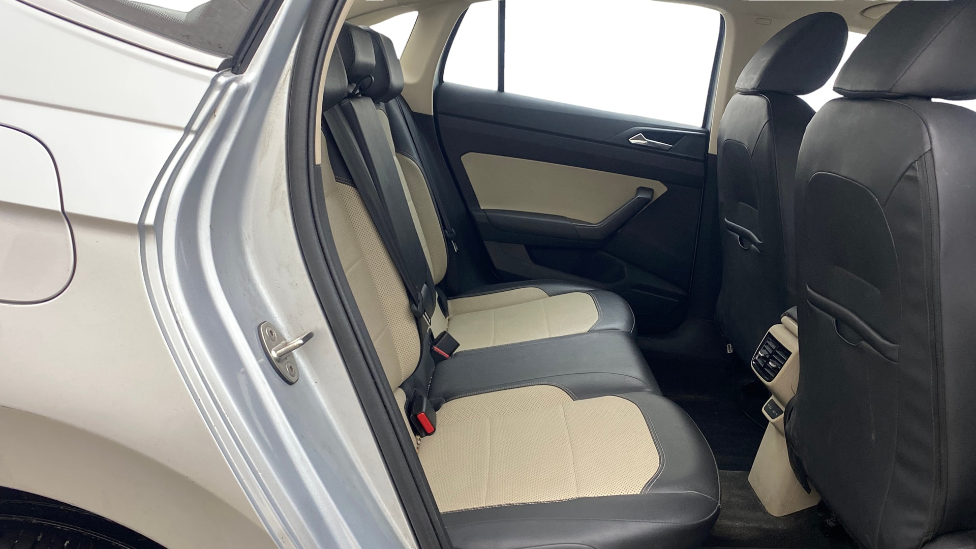 View 2022 Skoda Slavia Style 1.0 TSI MT Image 30 Used 2022 Skoda Slavia Style 1.0 TSI MT Image 30