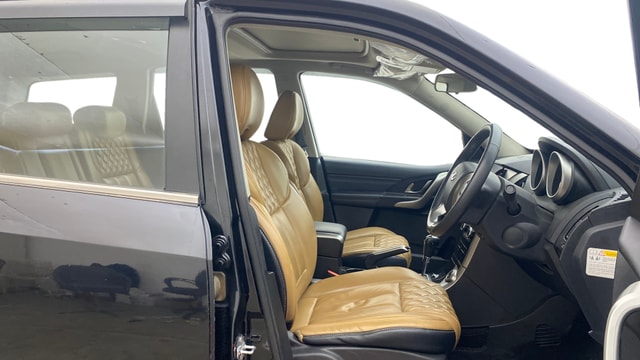 View Mahindra XUV500 Image 19 Used Mahindra XUV500 Image 19