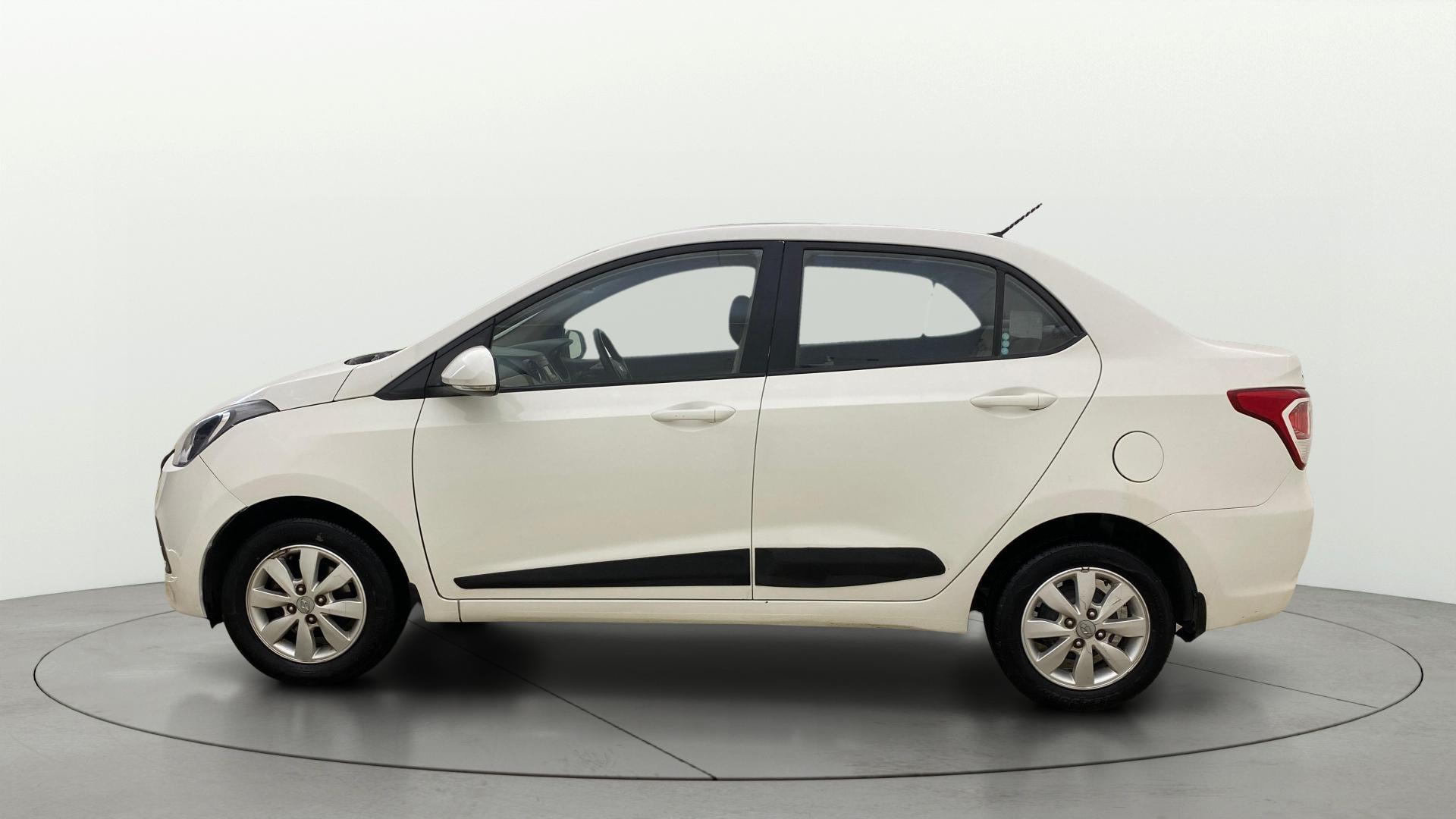 View 2017 Hyundai Xcent SX Petrol Image 5 Used 2017 Hyundai Xcent SX Petrol Image 5