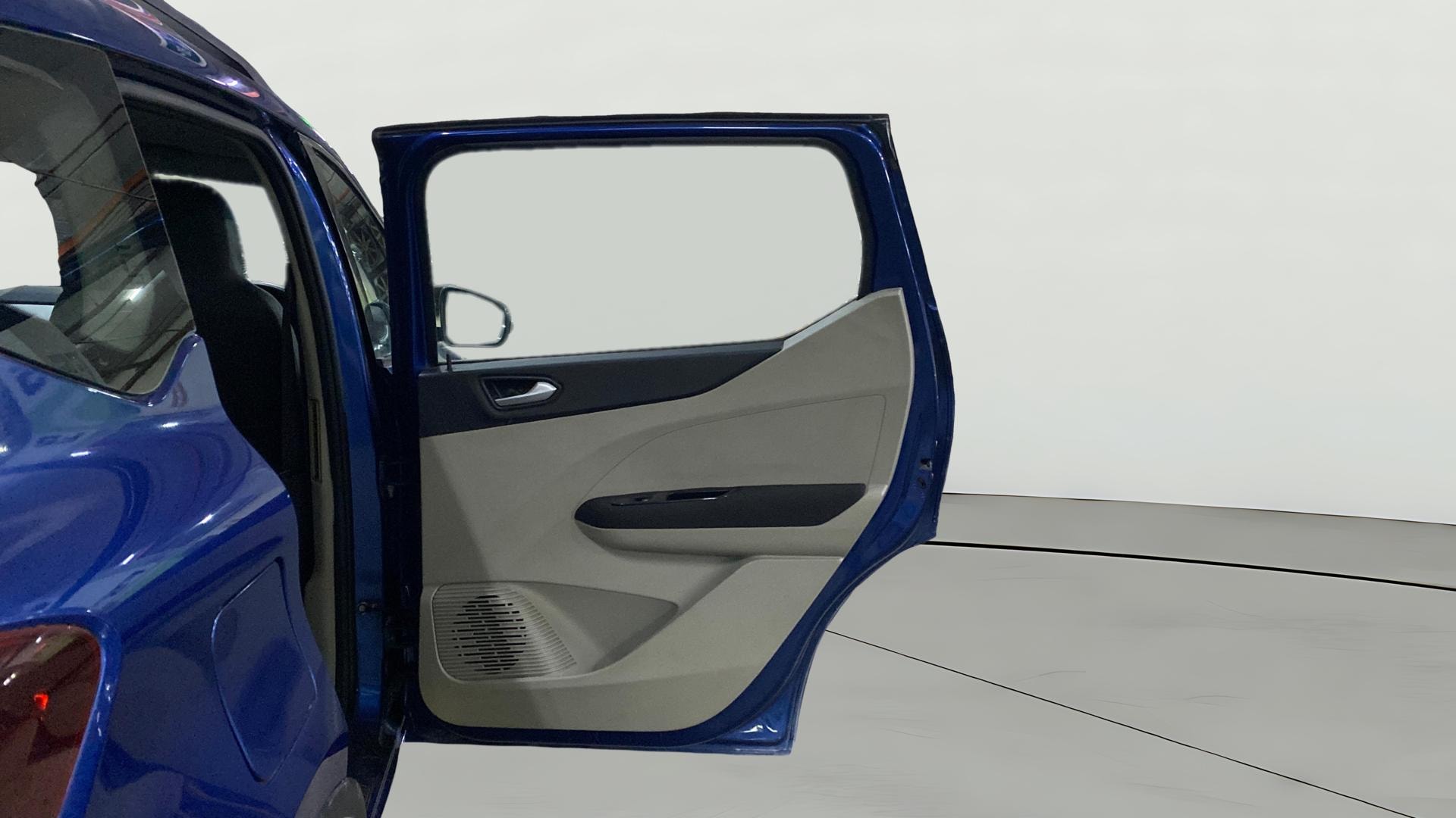 View 2019 Renault Triber RXZ Image 5 Used 2019 Renault Triber RXZ Image 5