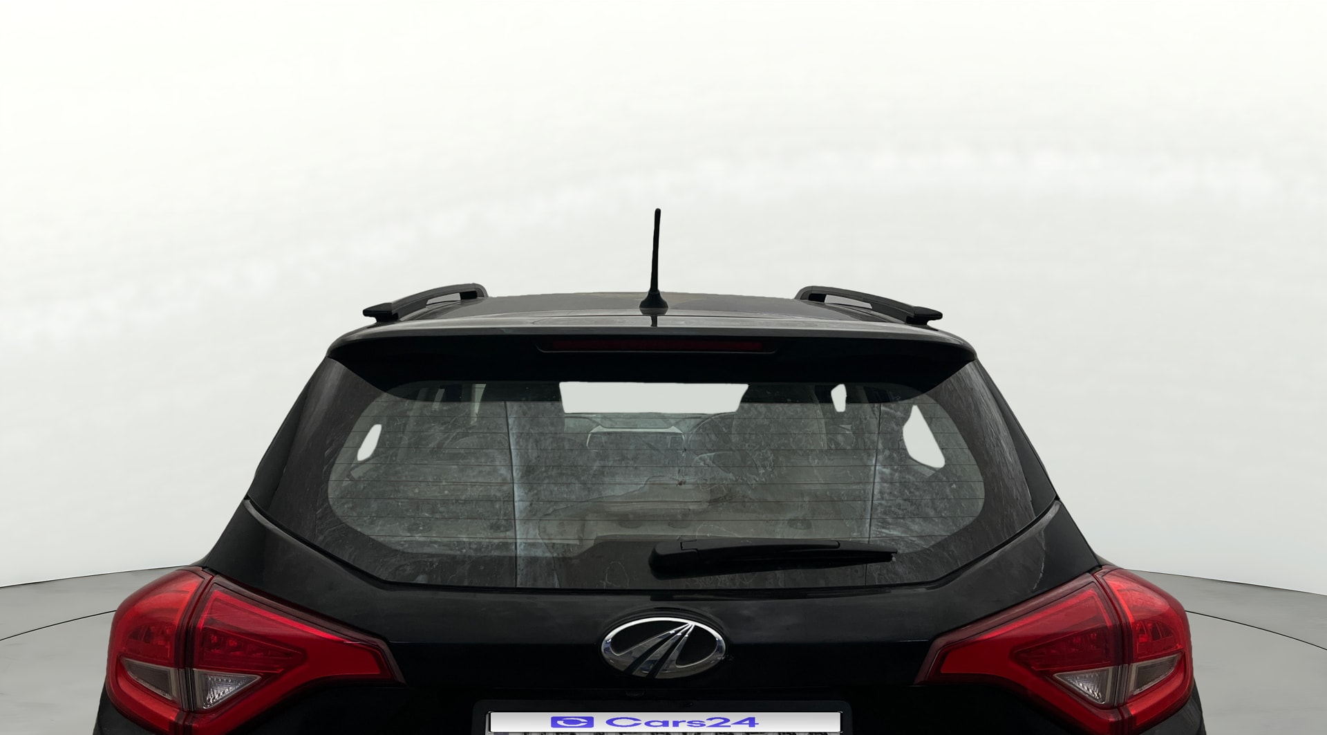View 2020 Mahindra XUV300 W4 Petrol BS IV Image 5 Used 2020 Mahindra XUV300 W4 Petrol BS IV Image 5