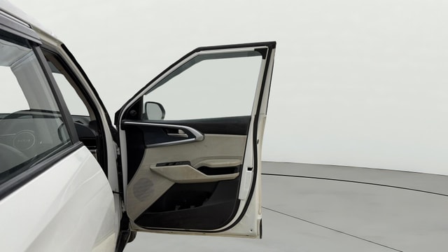 View Kia Carens Image 44 Used Kia Carens Image 44