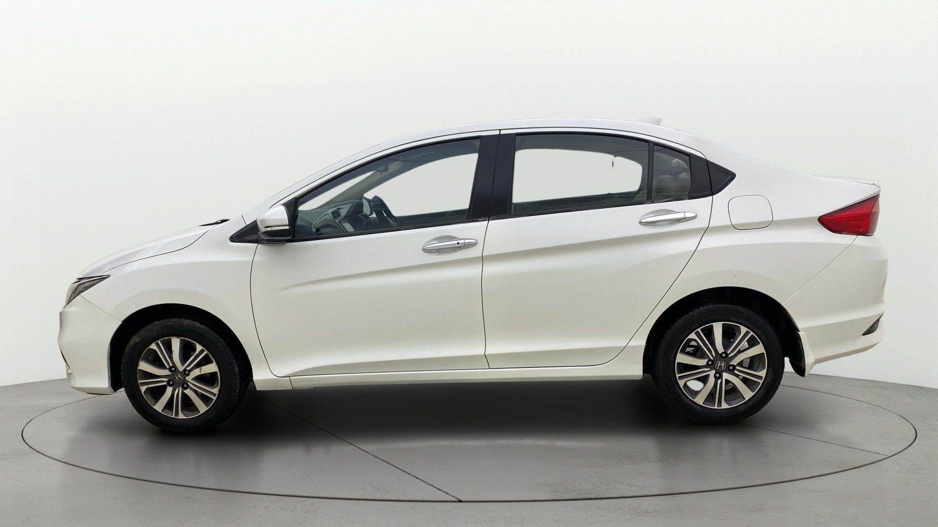 View 2018 Honda City ZX MT Diesel Anniversary Edition Image 6 Used 2018 Honda City ZX MT Diesel Anniversary Edition Image 6