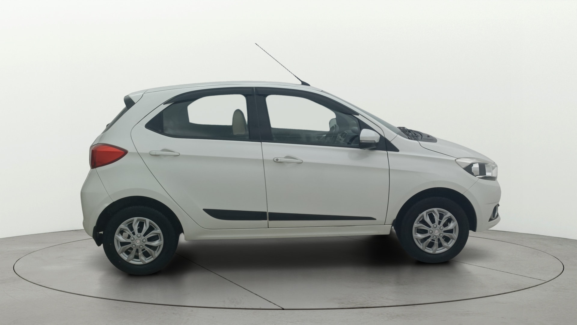 View 2019 Tata Tiago Revotorq XB Image 8 Used 2019 Tata Tiago Revotorq XB Image 8