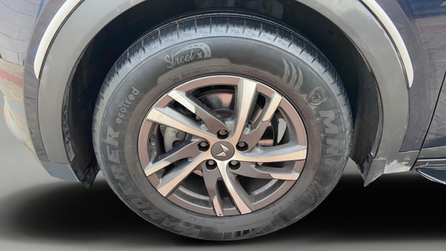 View Mahindra XUV700 Image 28 Used Mahindra XUV700 Image 28