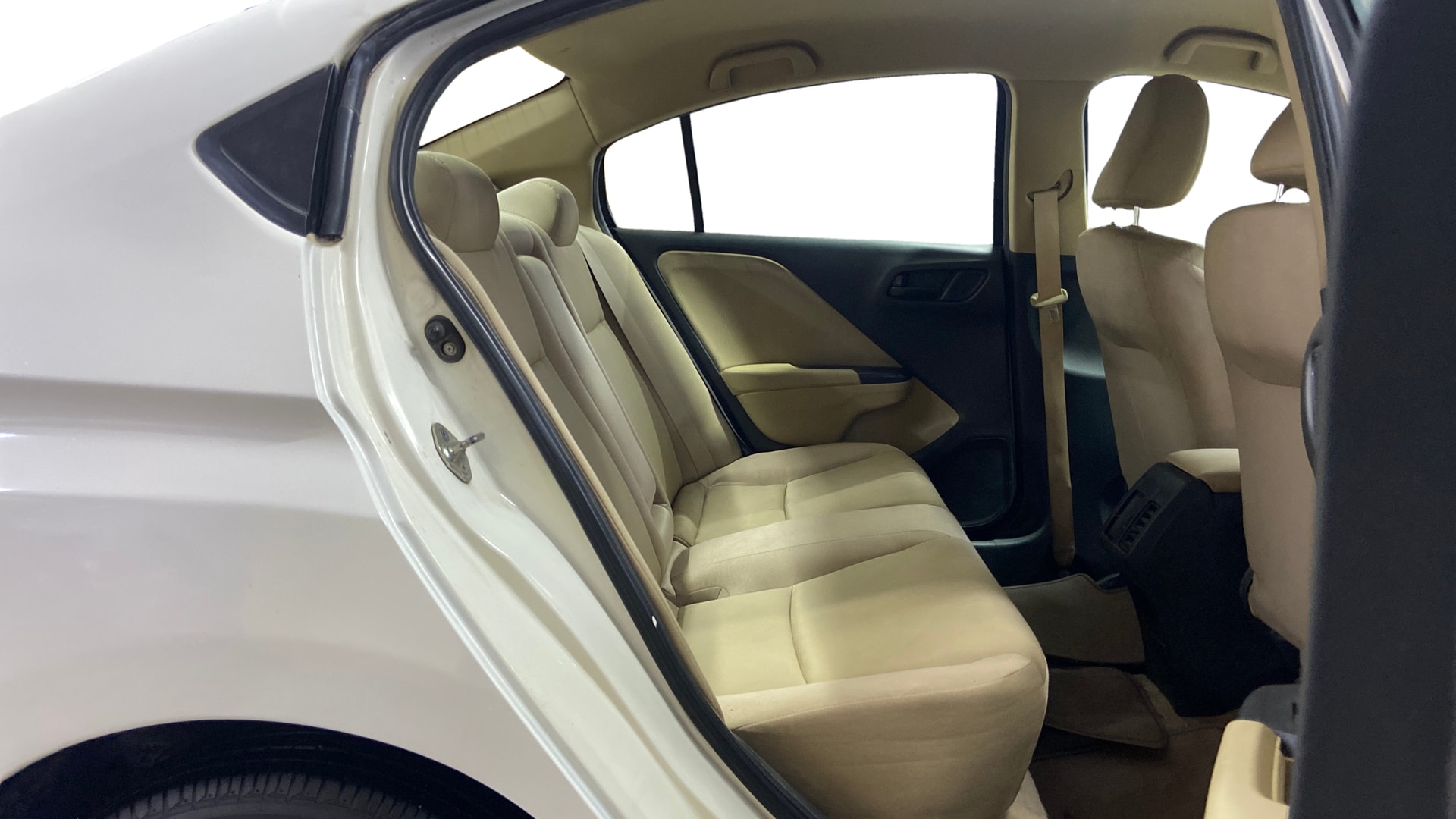 View 2015 Honda City ZX MT Diesel Anniversary Edition Image 29 Used 2015 Honda City ZX MT Diesel Anniversary Edition Image 29
