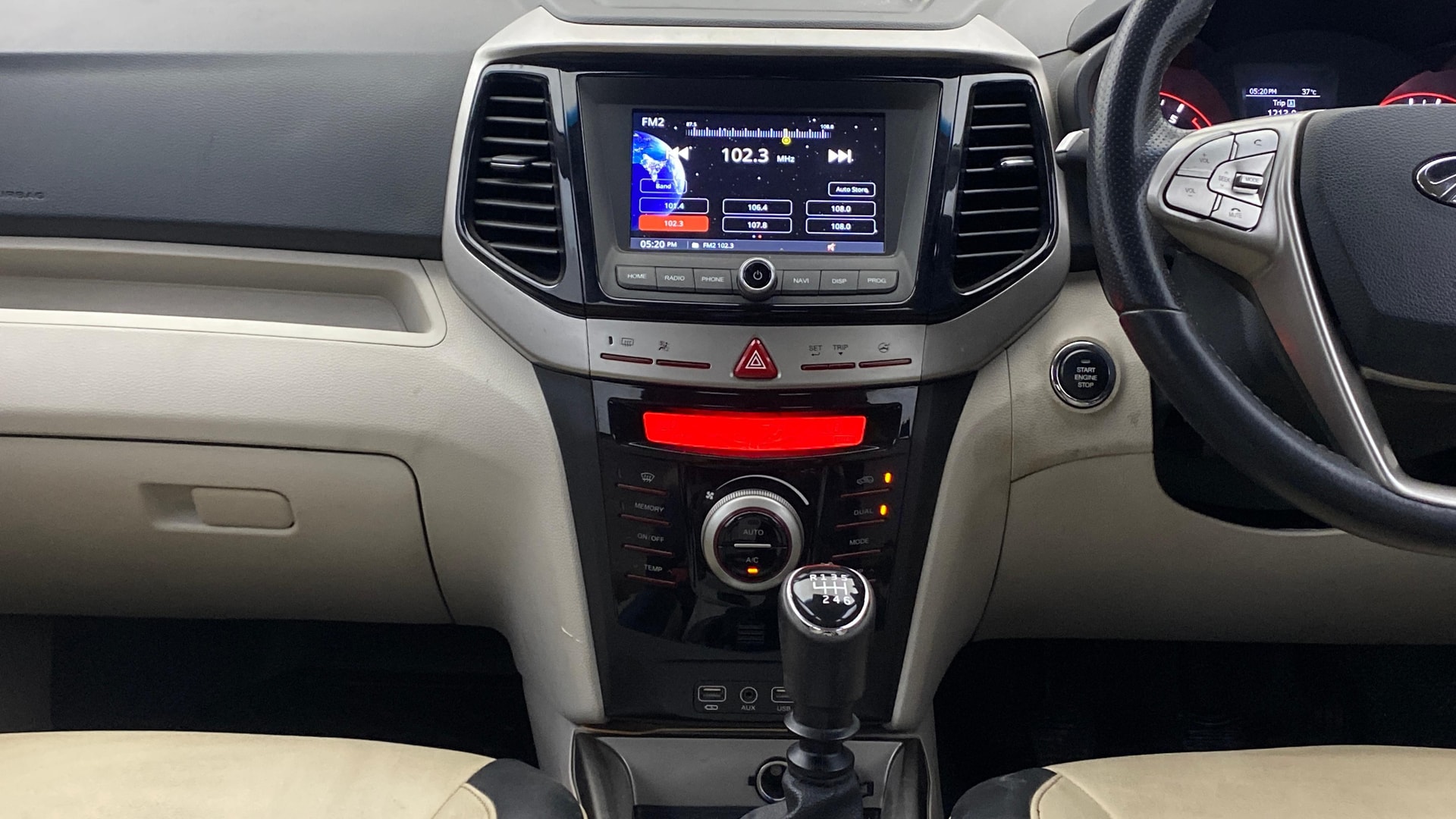 View 2019 Mahindra XUV300 W4 Petrol BS IV Image 18 Used 2019 Mahindra XUV300 W4 Petrol BS IV Image 18
