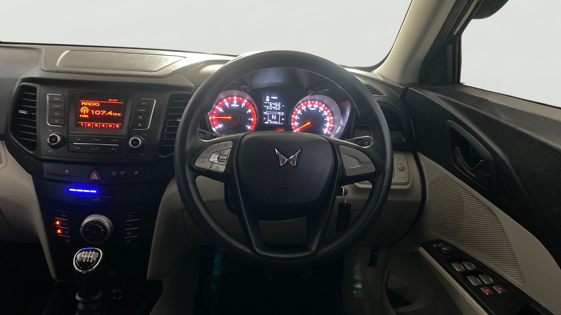 View 2024 Mahindra XUV300 W4 Petrol BS IV Image 20 Used 2024 Mahindra XUV300 W4 Petrol BS IV Image 20