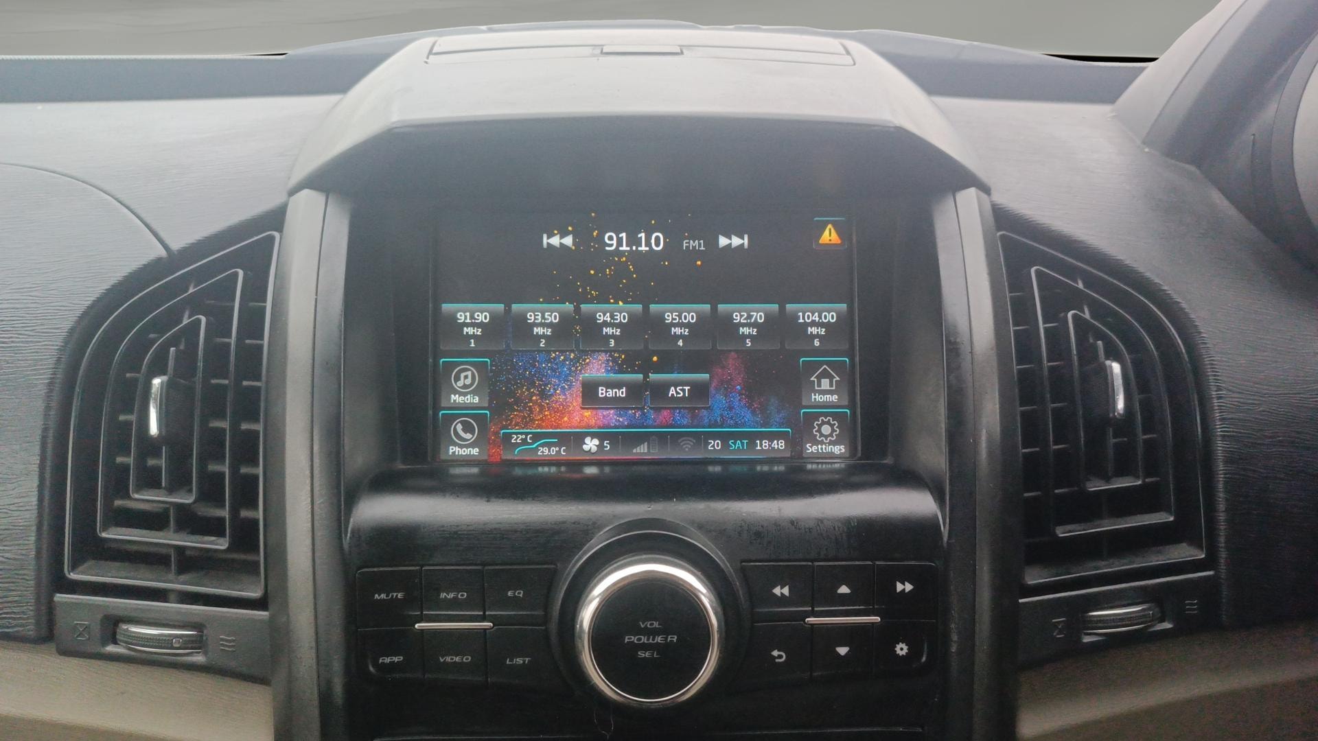 View 2017 Mahindra XUV500 W10 FWD AT Image 34 Used 2017 Mahindra XUV500 W10 FWD AT Image 34