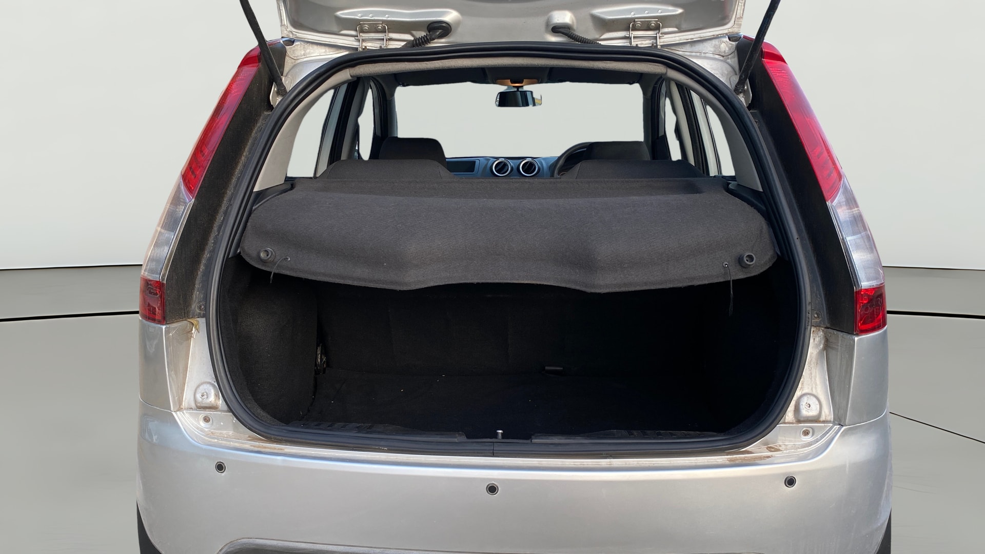 View 2013 Ford Figo 1.2P Ambiente MT BS IV Image 37 Used 2013 Ford Figo 1.2P Ambiente MT BS IV Image 37