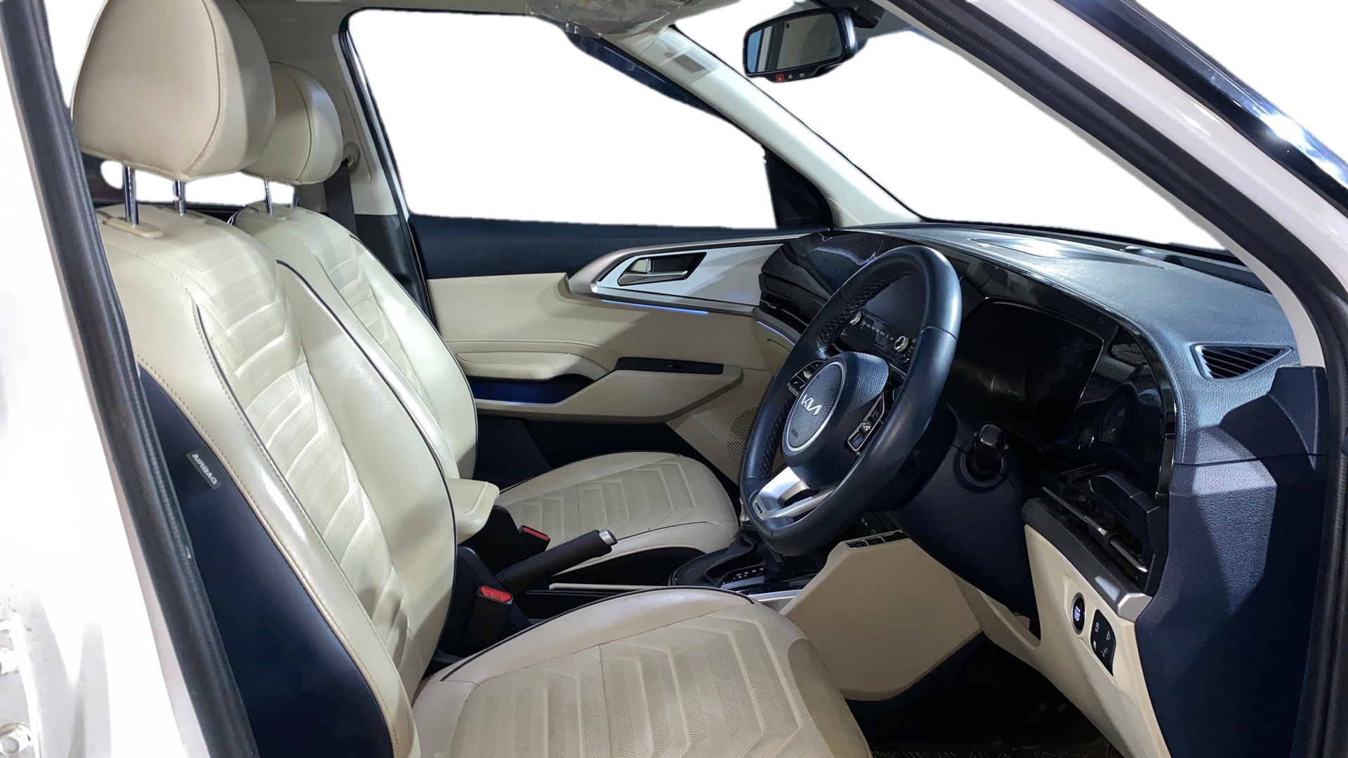 View 2023 Kia Carens Prestige 1.5 Petrol 7 STR Image 19 Used 2023 Kia Carens Prestige 1.5 Petrol 7 STR Image 19
