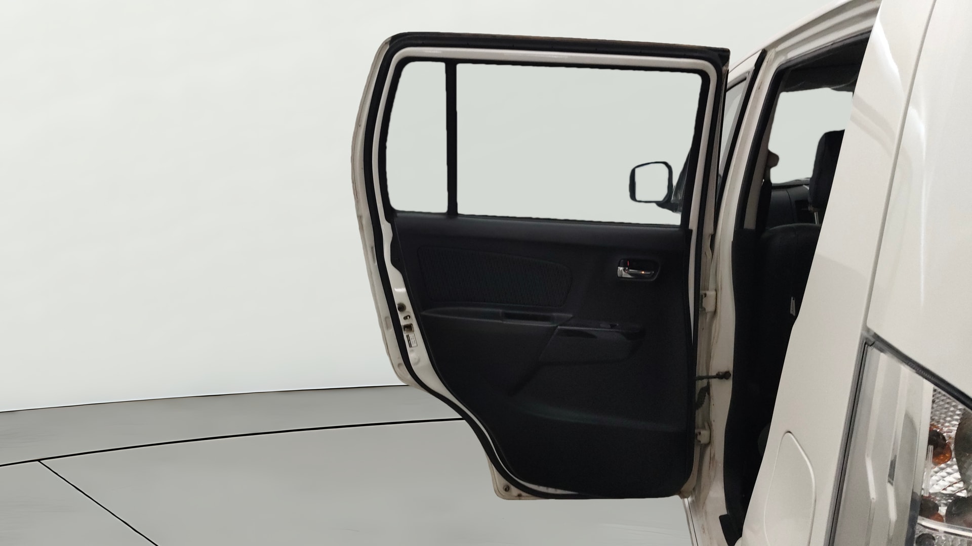 View 2014 Maruti Suzuki Stingray LXI Image 22 Used 2014 Maruti Suzuki Stingray LXI Image 22
