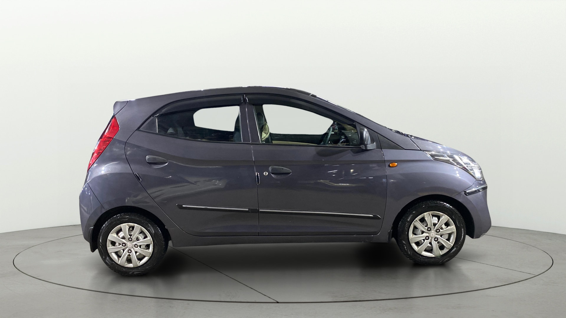 View 2018 Hyundai EON Era Plus Image 8 Used 2018 Hyundai EON Era Plus Image 8