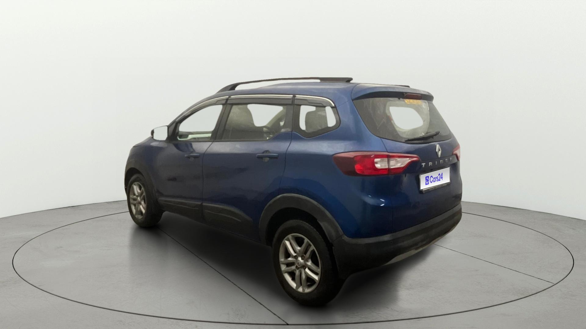 View 2021 Renault Triber RXZ Image 2 Used 2021 Renault Triber RXZ Image 2