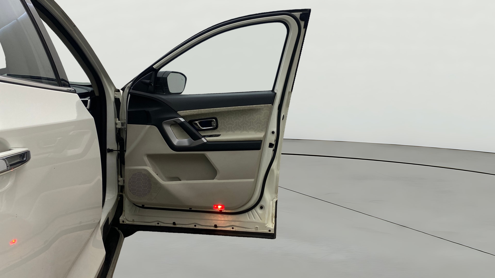 View 2023 Tata Safari 4X2 Image 48 Used 2023 Tata Safari 4X2 Image 48