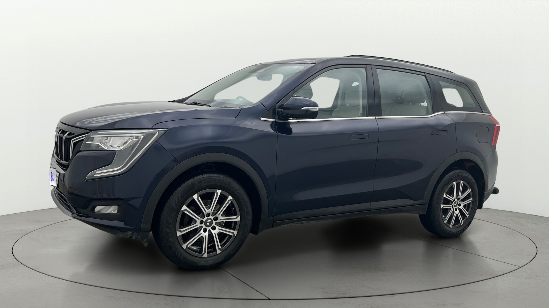View 2022 Mahindra XUV700 MX Petrol 5 STR Image 23 Used 2022 Mahindra XUV700 MX Petrol 5 STR Image 23