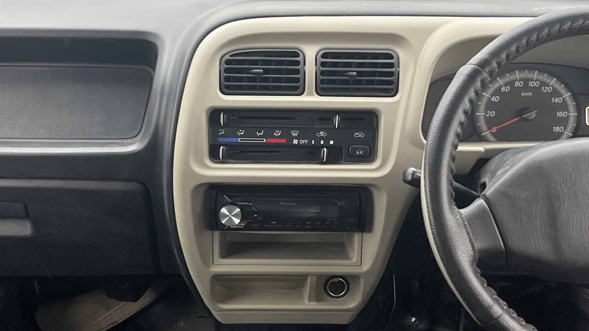 View 2018 Maruti Suzuki 1000 Base Variant Image 18 Used 2018 Maruti Suzuki 1000 Base Variant Image 18