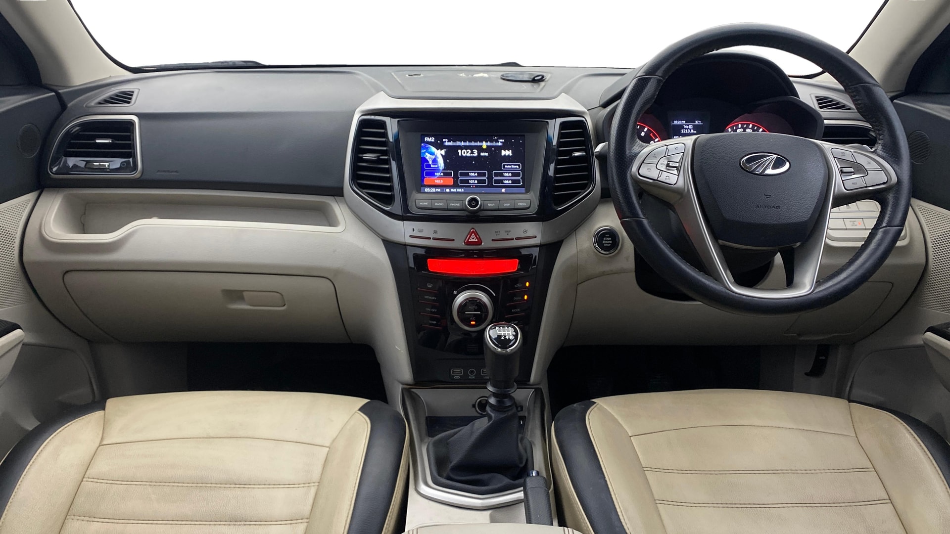 View 2019 Mahindra XUV300 W4 Petrol BS IV Image 16 Used 2019 Mahindra XUV300 W4 Petrol BS IV Image 16
