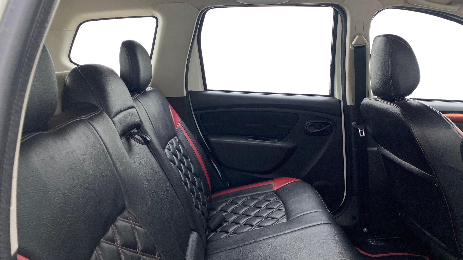 View 2017 Renault Duster Petrol RxS CVT Petrol Image 30 Used 2017 Renault Duster Petrol RxS CVT Petrol Image 30