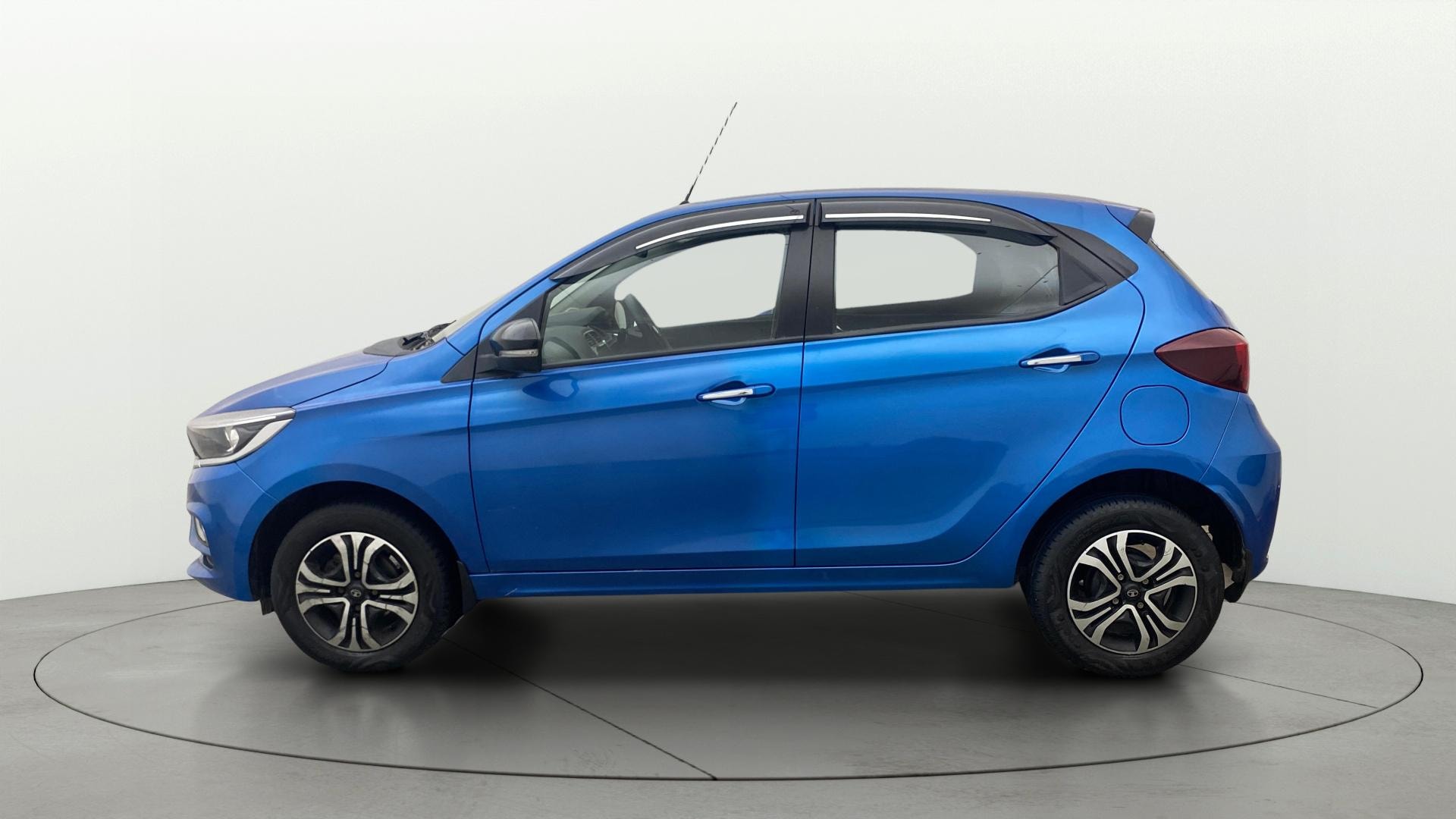 View 2024 Tata Tiago Revotorq XB Image 6 Used 2024 Tata Tiago Revotorq XB Image 6