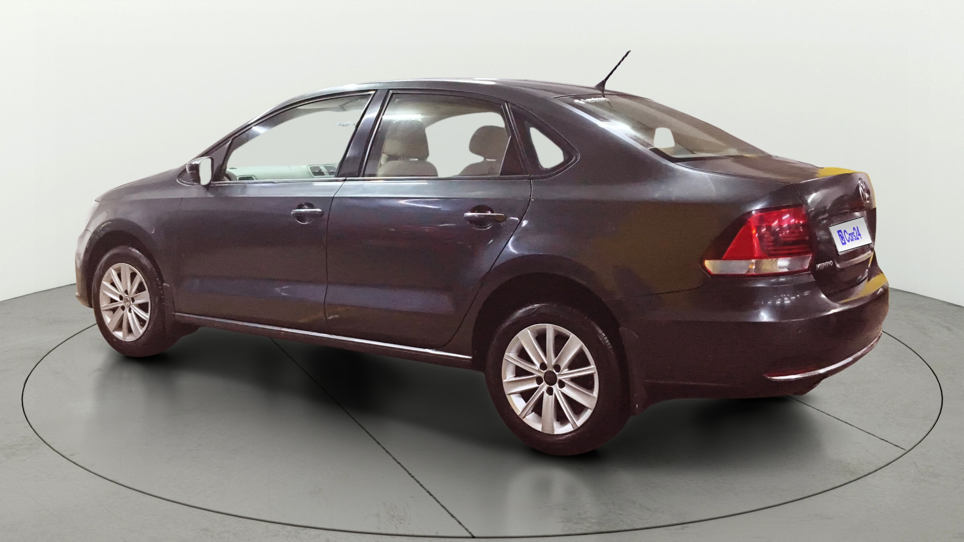 View 2016 Volkswagen Vento DSG Image 2 Used 2016 Volkswagen Vento DSG Image 2