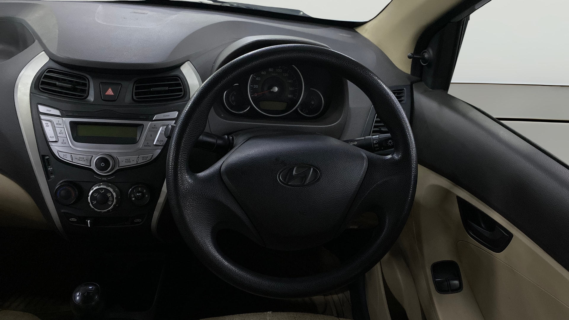 View 2016 Hyundai EON Magna Plus Image 12 Used 2016 Hyundai EON Magna Plus Image 12