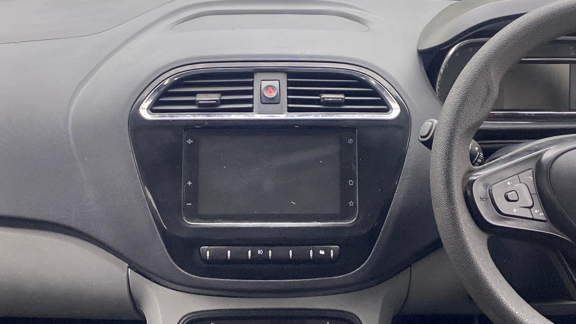 View 2020 Tata Tiago Revotorq XB Image 17 Used 2020 Tata Tiago Revotorq XB Image 17