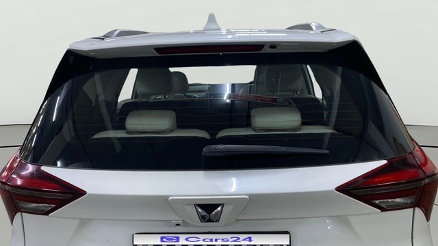 View Mahindra XUV700 Image 4 Used Mahindra XUV700 Image 4