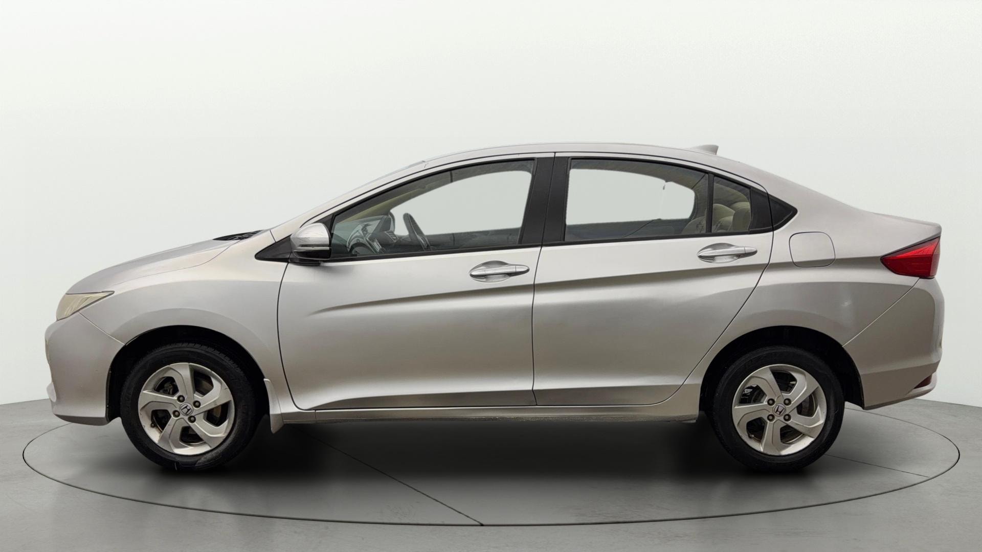 View 2015 Honda City ZX MT Diesel Anniversary Edition Image 6 Used 2015 Honda City ZX MT Diesel Anniversary Edition Image 6