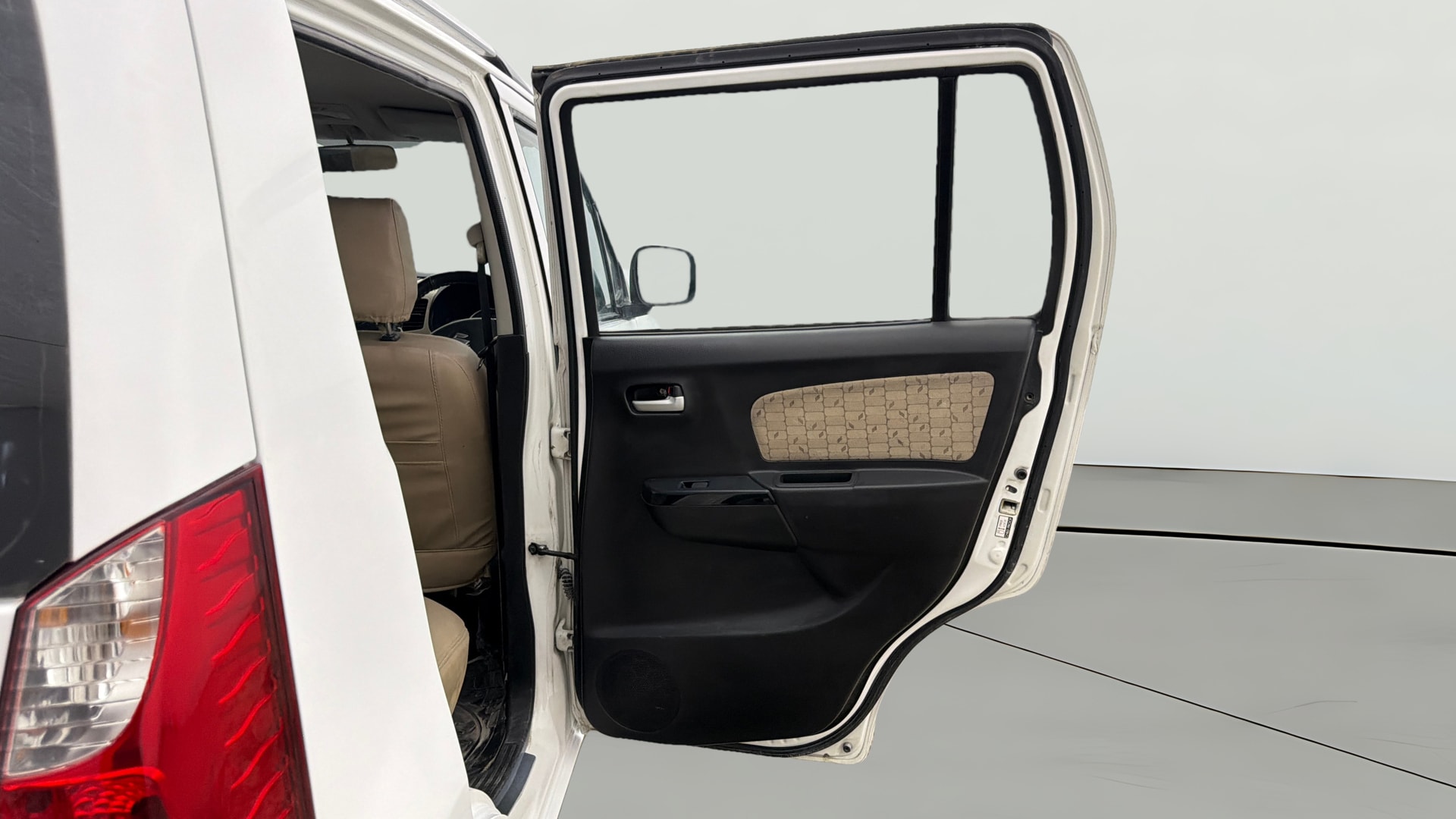 View 2017 Maruti Suzuki 1000 Base Variant Image 7 Used 2017 Maruti Suzuki 1000 Base Variant Image 7