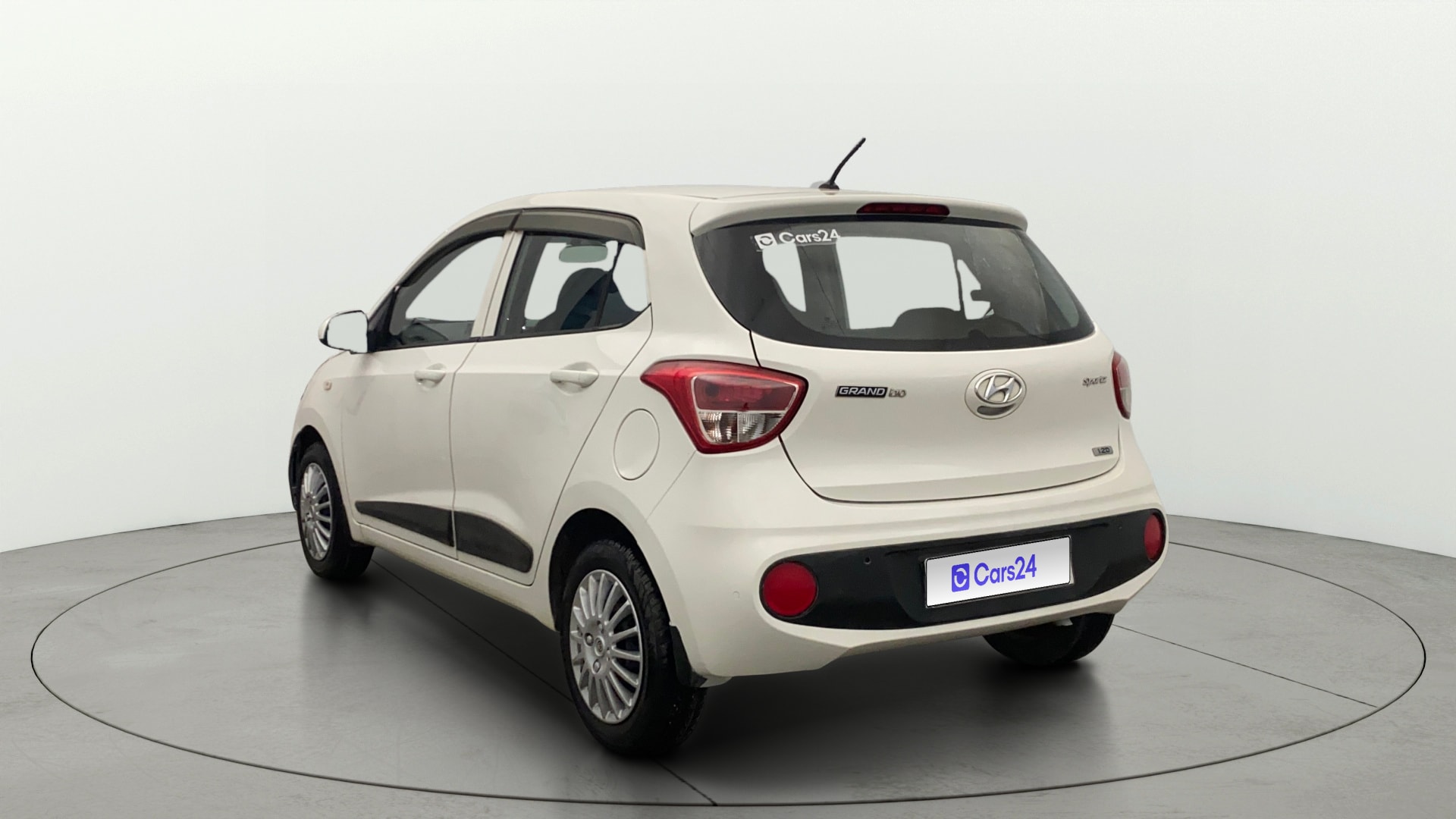 View 2017 Hyundai Grand i10 1.2 Sportz Diesel Image 2 Used 2017 Hyundai Grand i10 1.2 Sportz Diesel Image 2
