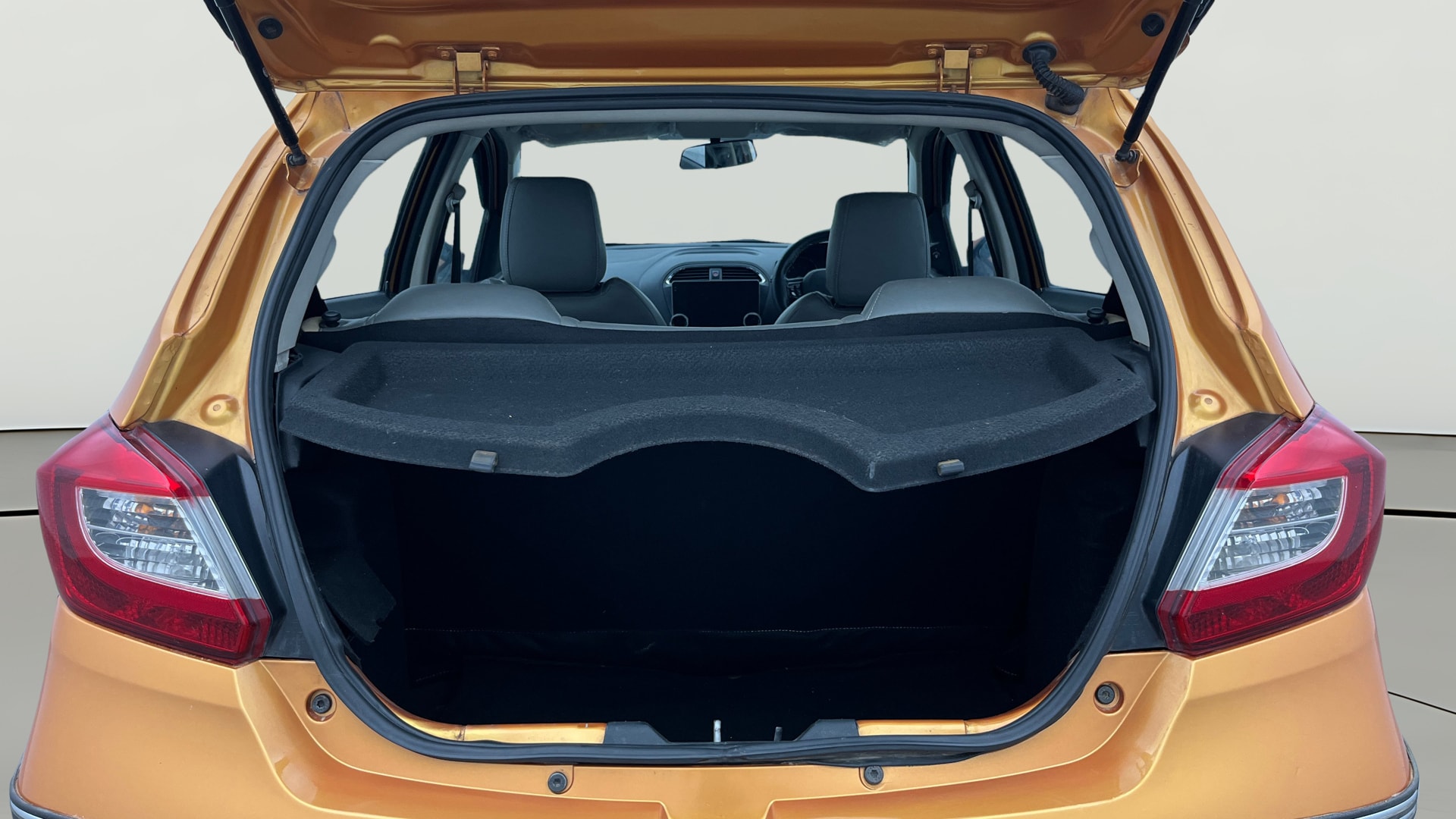 View 2018 Tata Tiago Revotorq XB Image 37 Used 2018 Tata Tiago Revotorq XB Image 37