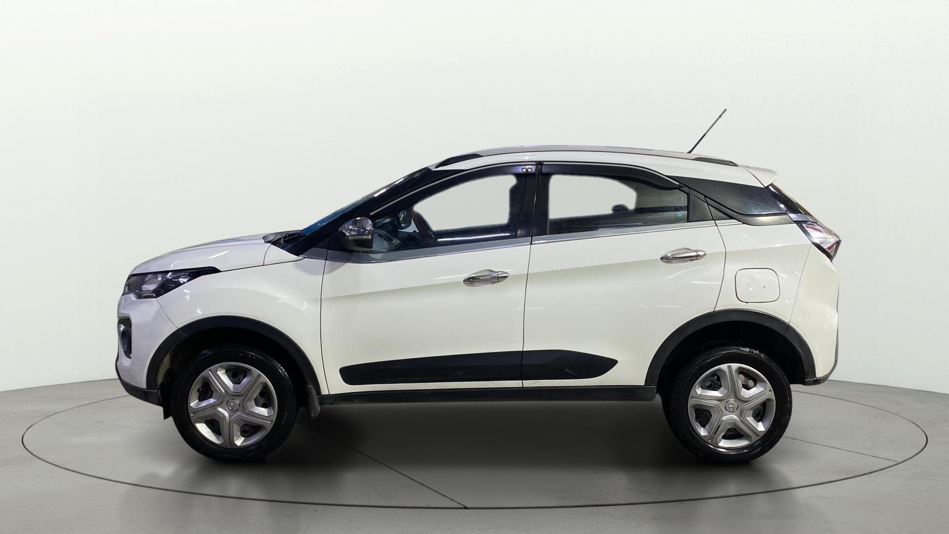 View 2020 Tata Nexon Revotorq XM Image 5 Used 2020 Tata Nexon Revotorq XM Image 5
